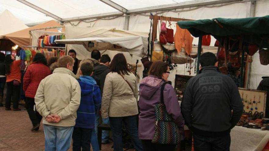 Tapia busca artesanos para la feria de Semana Santa