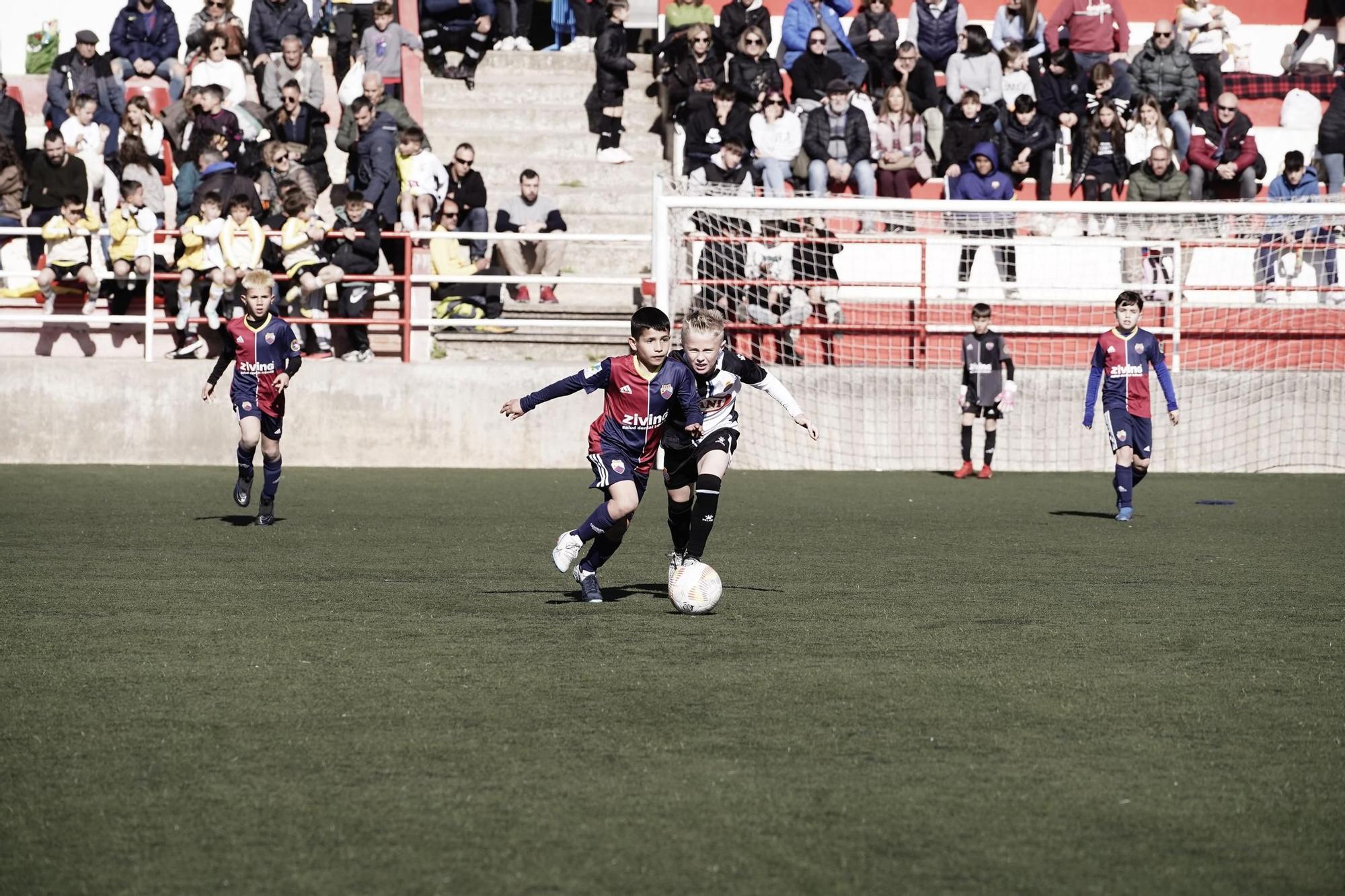 Imatges de la desena edició del torneig Ciutat de Berga de futbol-7 benjamí