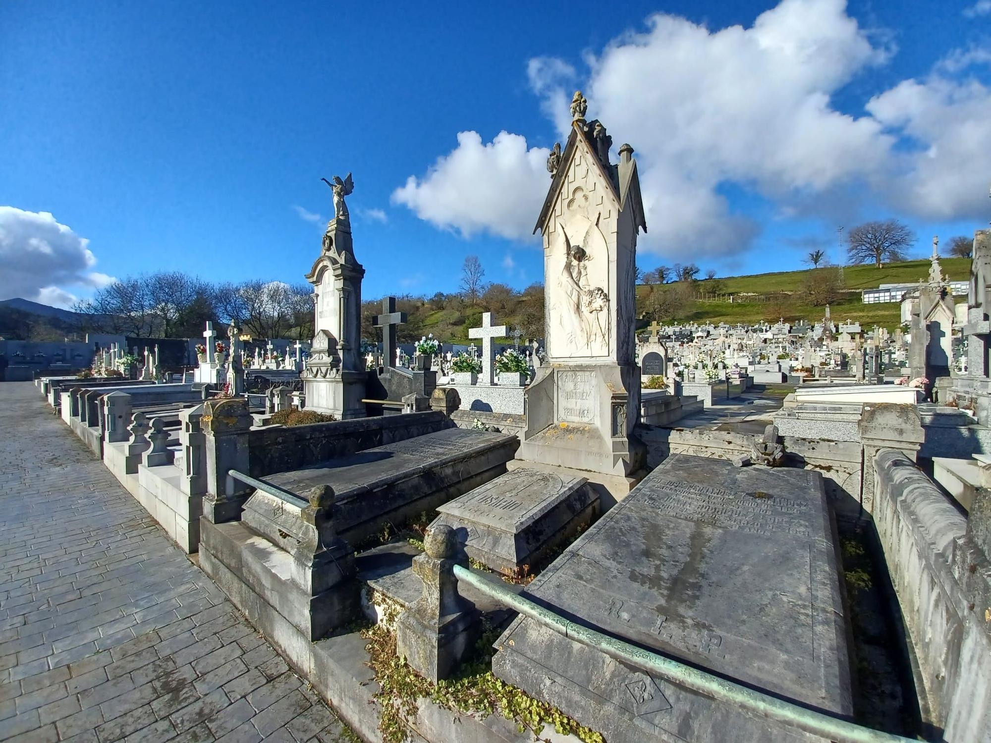 Turismo de cementerio: los secretos del camposanto de Grado, arte funerario y  lápidas "profesionales"