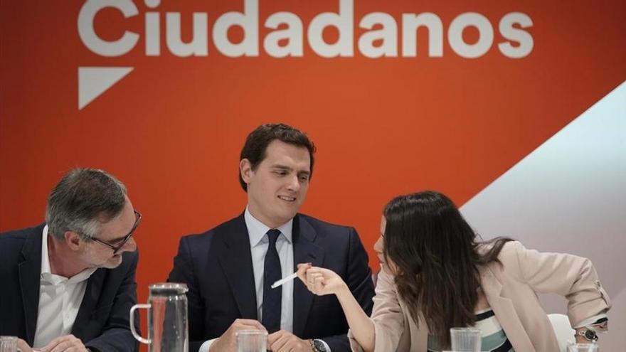 Rivera pide a Rajoy elecciones en otoño si no quiere que negocie con Sánchez