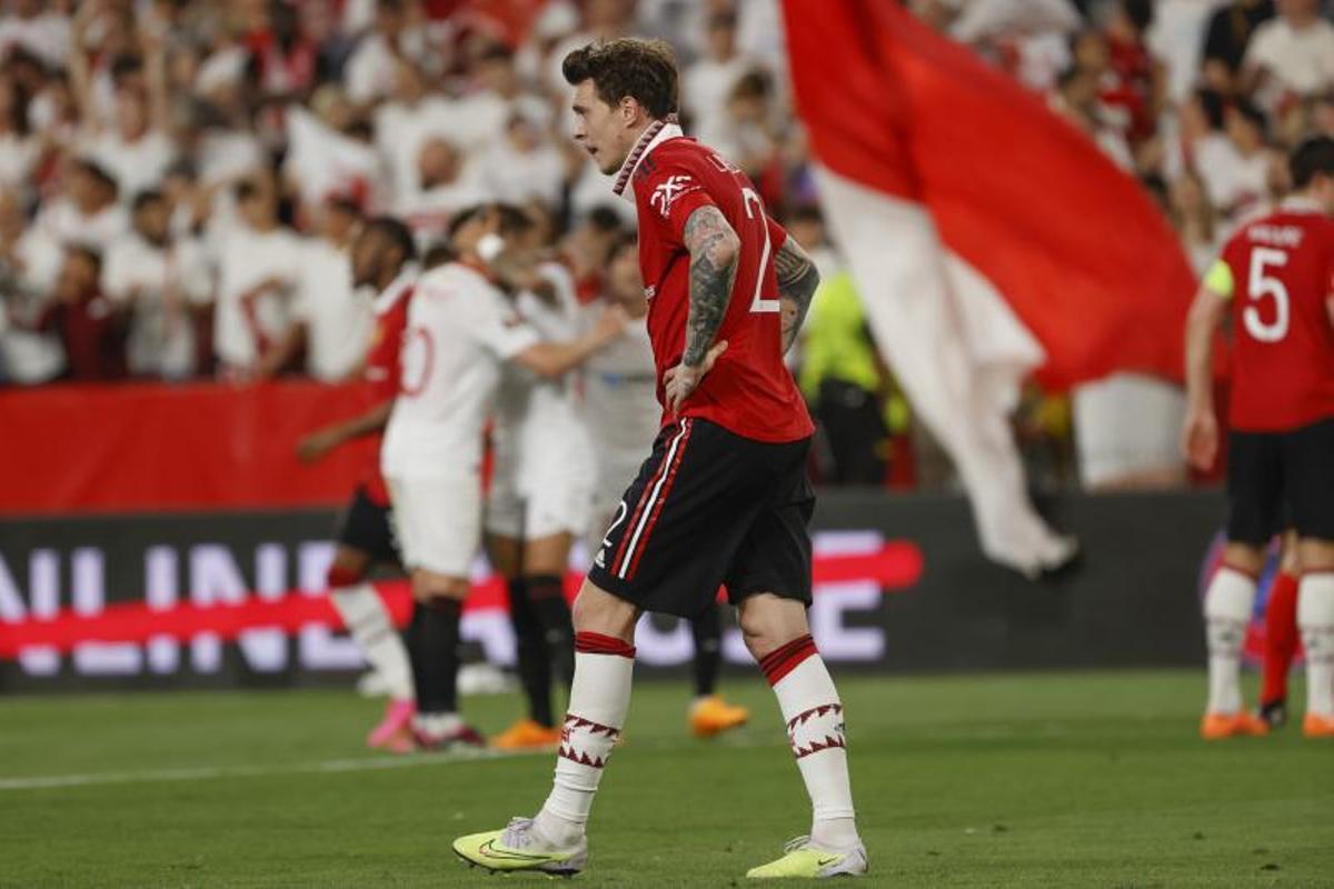 Victor Lindelöf: Relegado al cuarto central de la plantilla; podría salir Victor Lindelöf: Relegado al cuarto central de la plantilla; podría salir