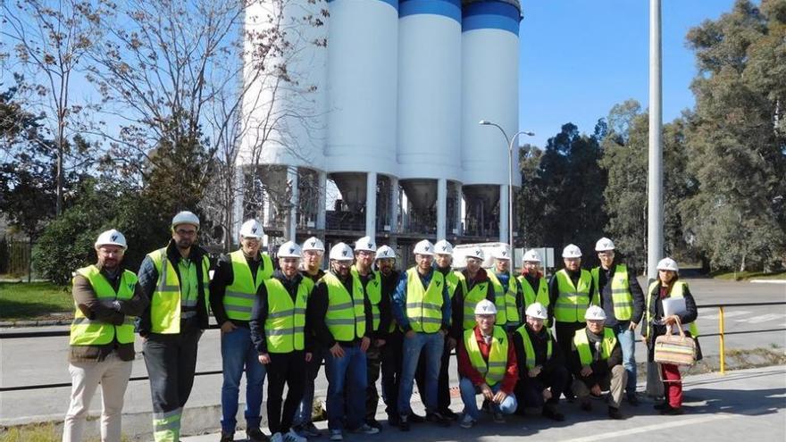 Cosmos abre su fábrica a universitarios y estudiantes de Córdoba