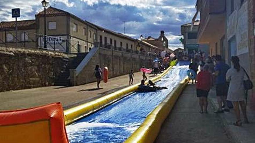 Diferentes momentos de las fiestas de Pobladura del Valle.