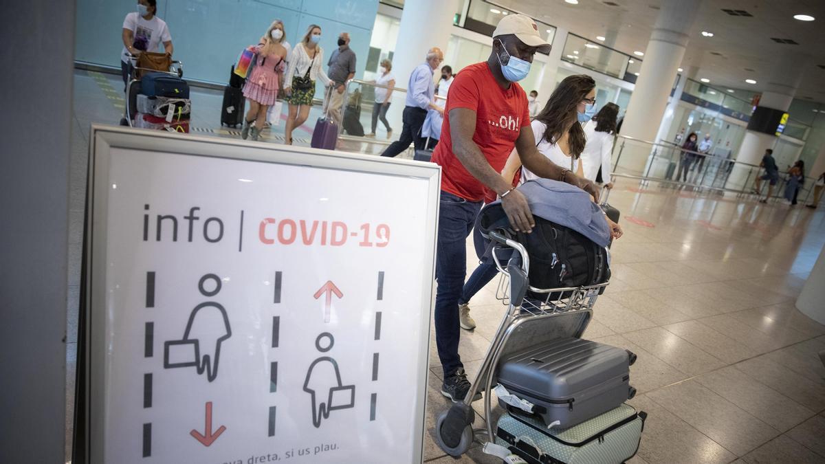 Llegadas T1 aeropuerto del Prat   Foto Ferran Nadeu