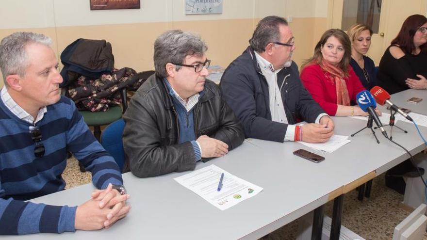 Representantes del foro de padres por el derecho a elegir lengua vehicular