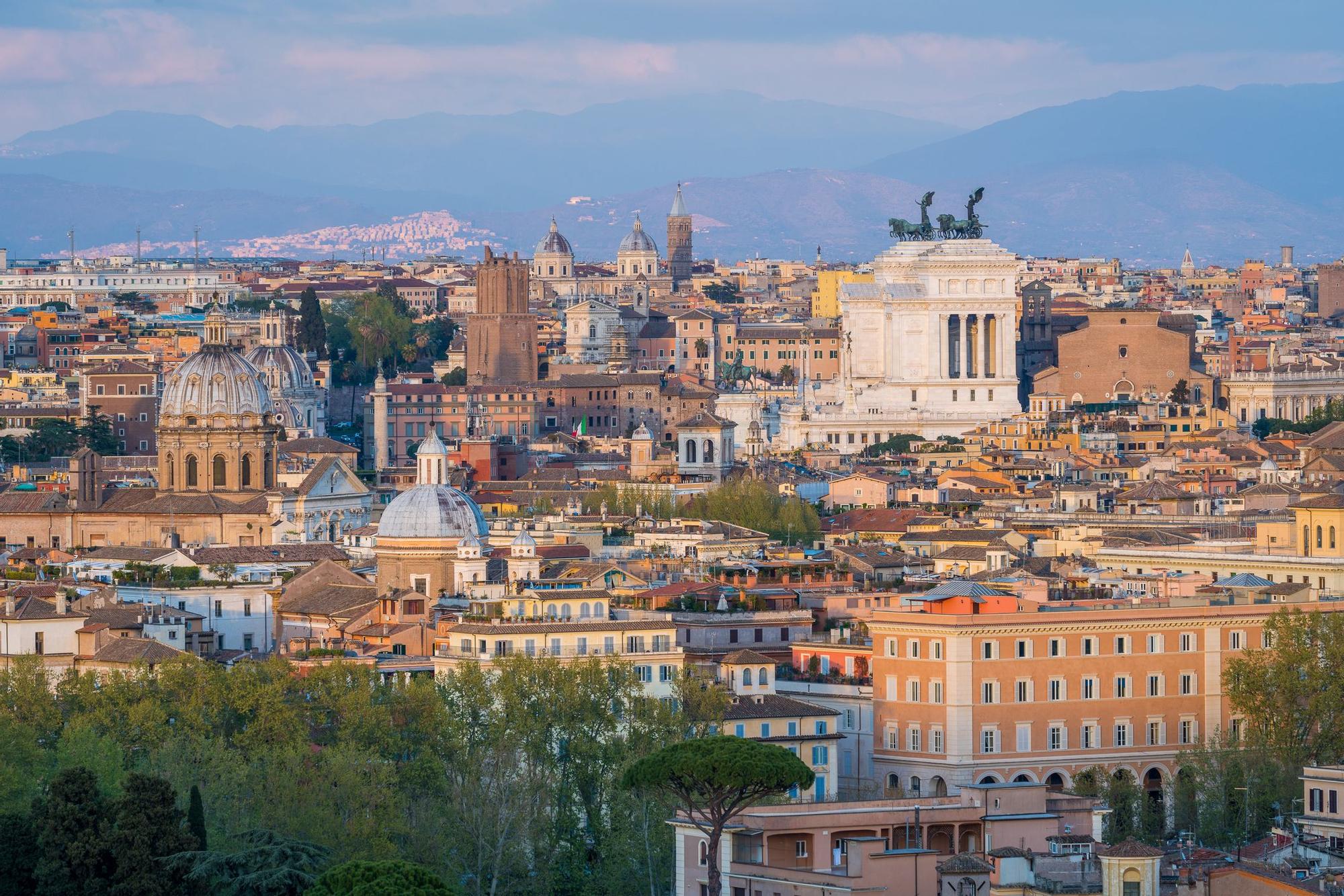 Panorama desde la terraza Gianicolo con el Altare della Patria, en Roma, Italia.