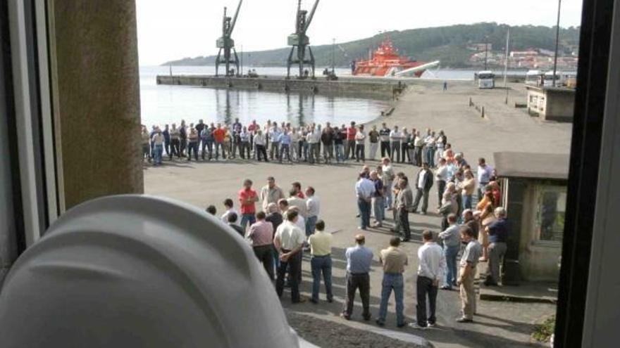 Tres trabajadores heridos en un accidente en la planta de Ferroglobe en Cee