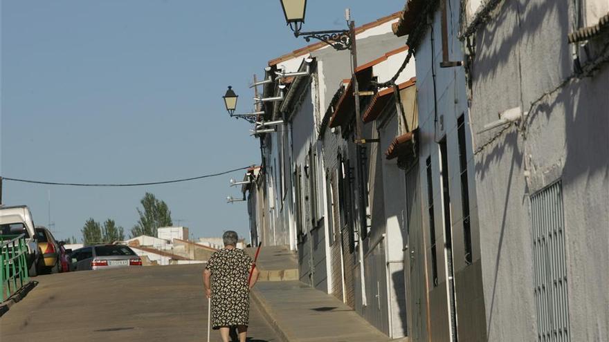 Tres de los seis afectados del primer brote de Peñarroya dan negativo