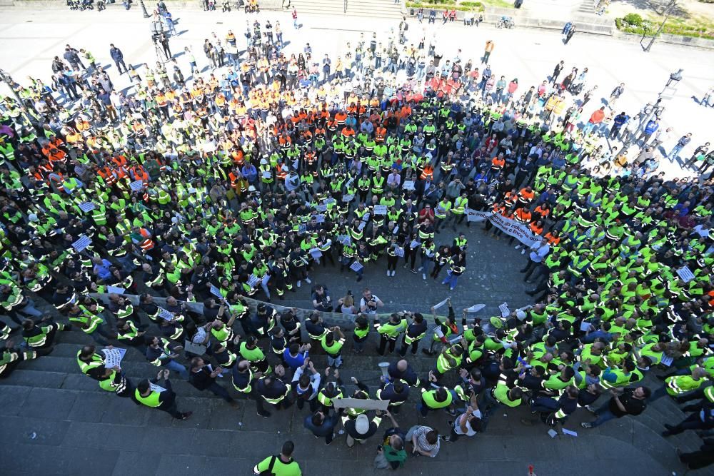 Prórroga de Ence | Los trabajadores de la pastera llevan sus protestas a la Diputación