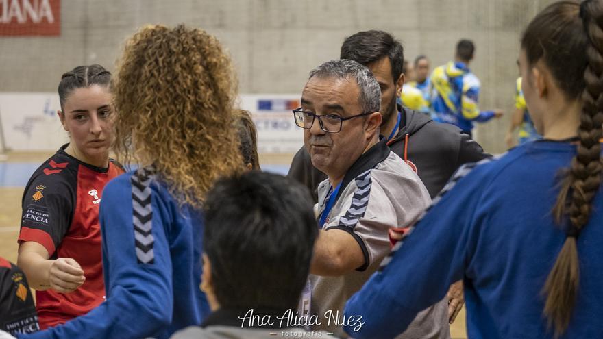 El Balonmano Morvedre se queda solo al frente de la clasificación de División de Honor Oro