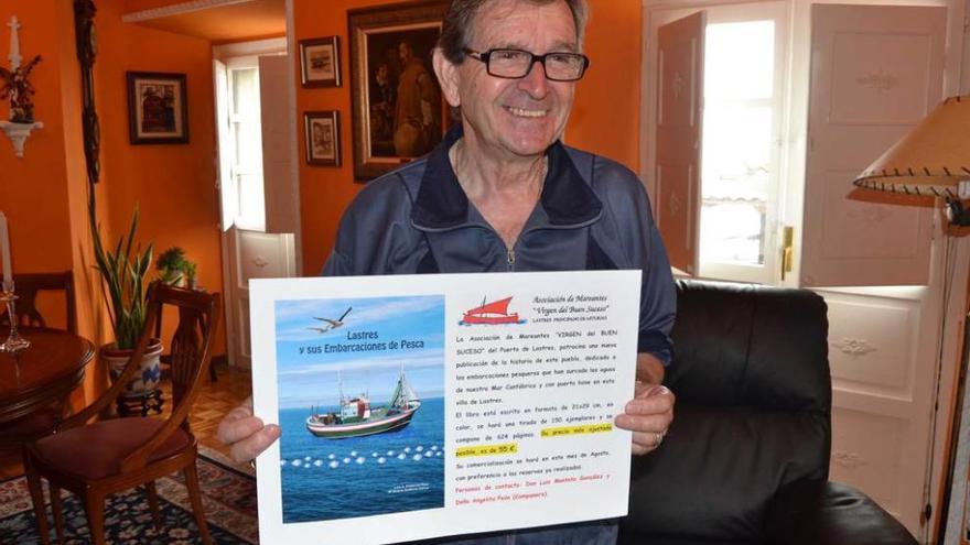 Luis Montoto con la imagen de portada del libro.