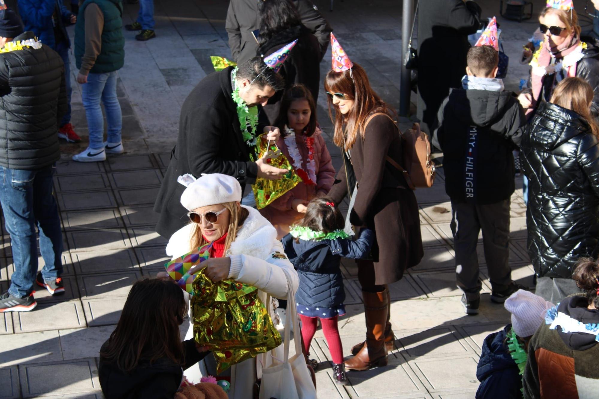 Así fue la Nochevieja anticipada en San Martín del Rey Aurelio: cientos de personas dieron la bienvenida al 2024 a las 12.25 del día 30