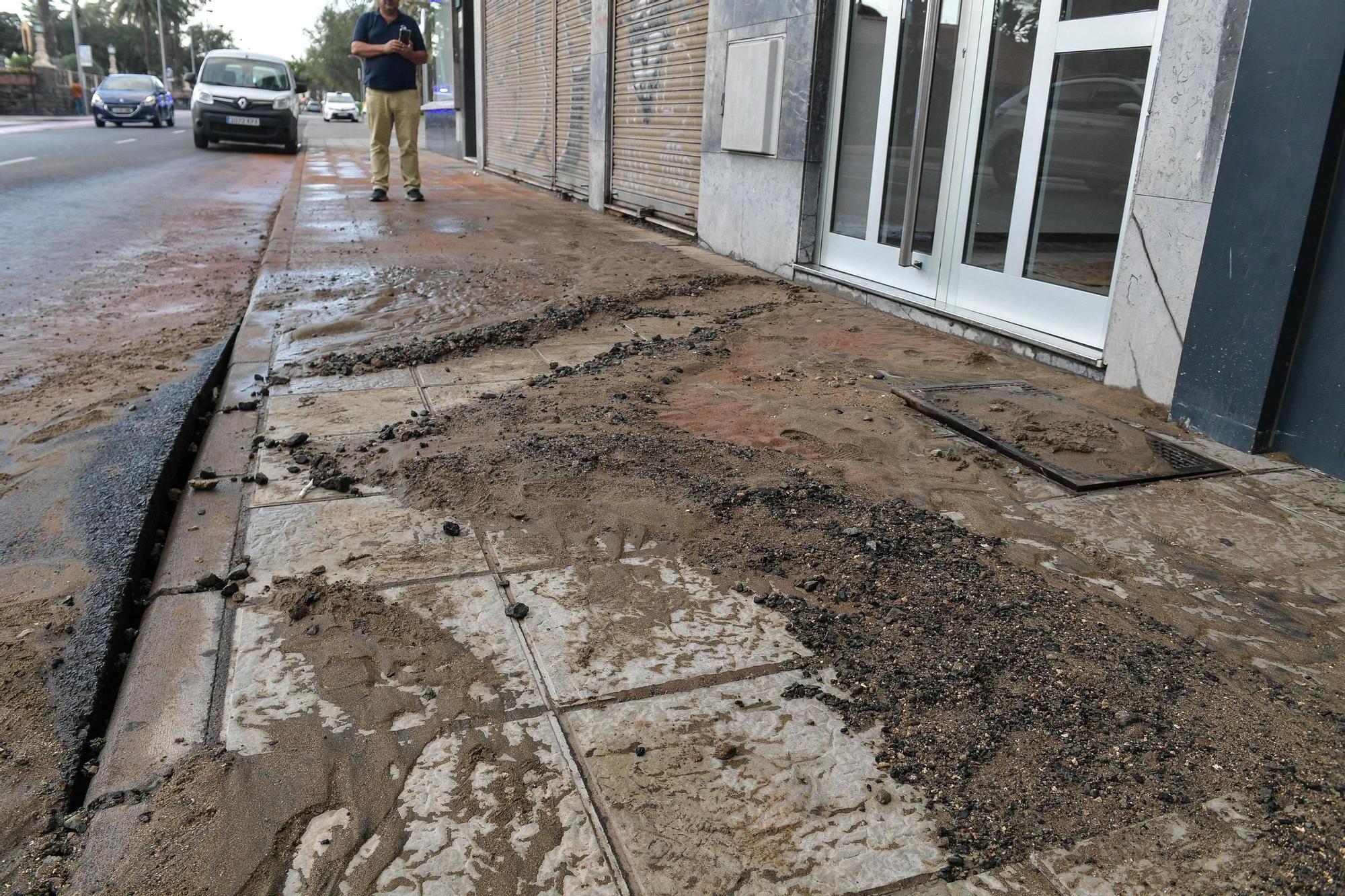 Rotura de tubería en la calle León y Castillo