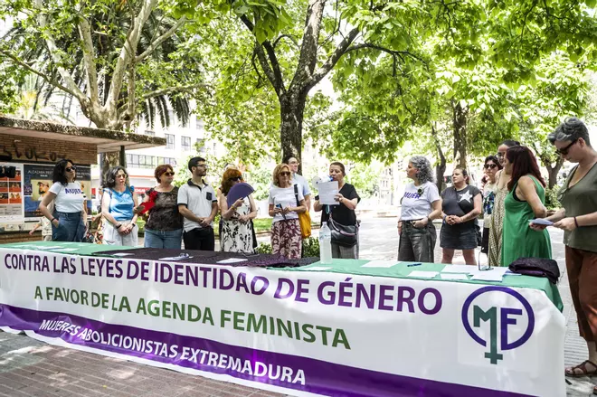 Fotogalería | Feministas extremeñas alzan la voz en Cáceres para que la ‘Ley Trans’ se declare inconstitucional