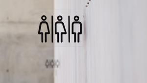 El Hospital de Viladecans promueve los lavabos inclusivos.