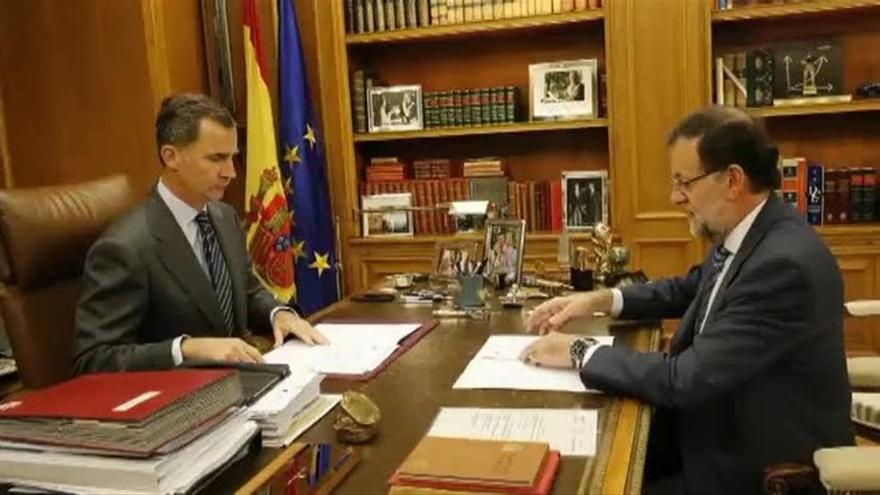 Arbitrar y moderar, dos tareas que Felipe VI no ejerció el 3-O, por Ernesto Ekaizer