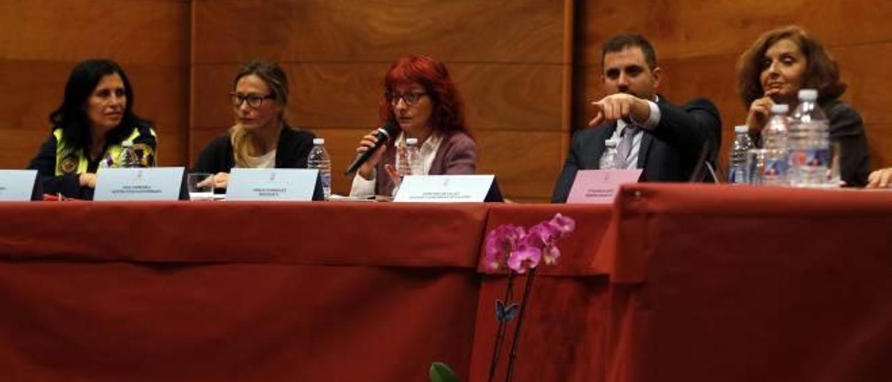 La concejal de Igualtat de Cullera, el alcalde y tres de las ponentes