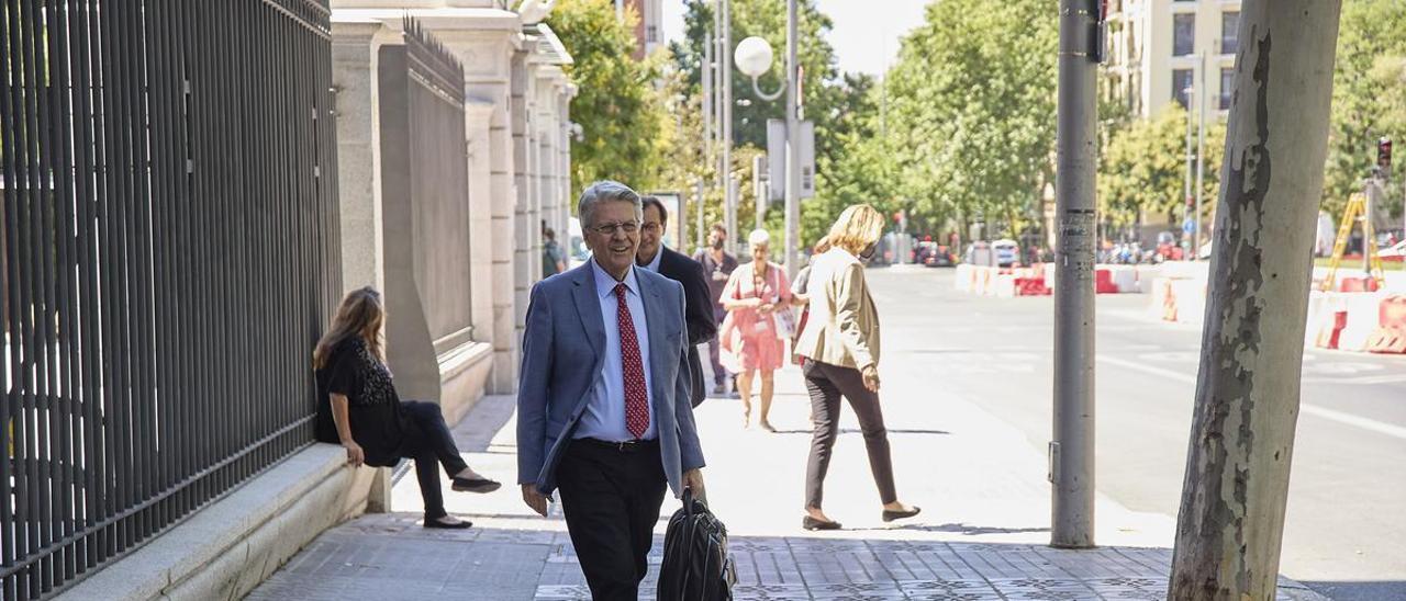 El consejero Julio Pérez a su llegada el lunes al Ministerio de Asuntos Exteriores en Madrid