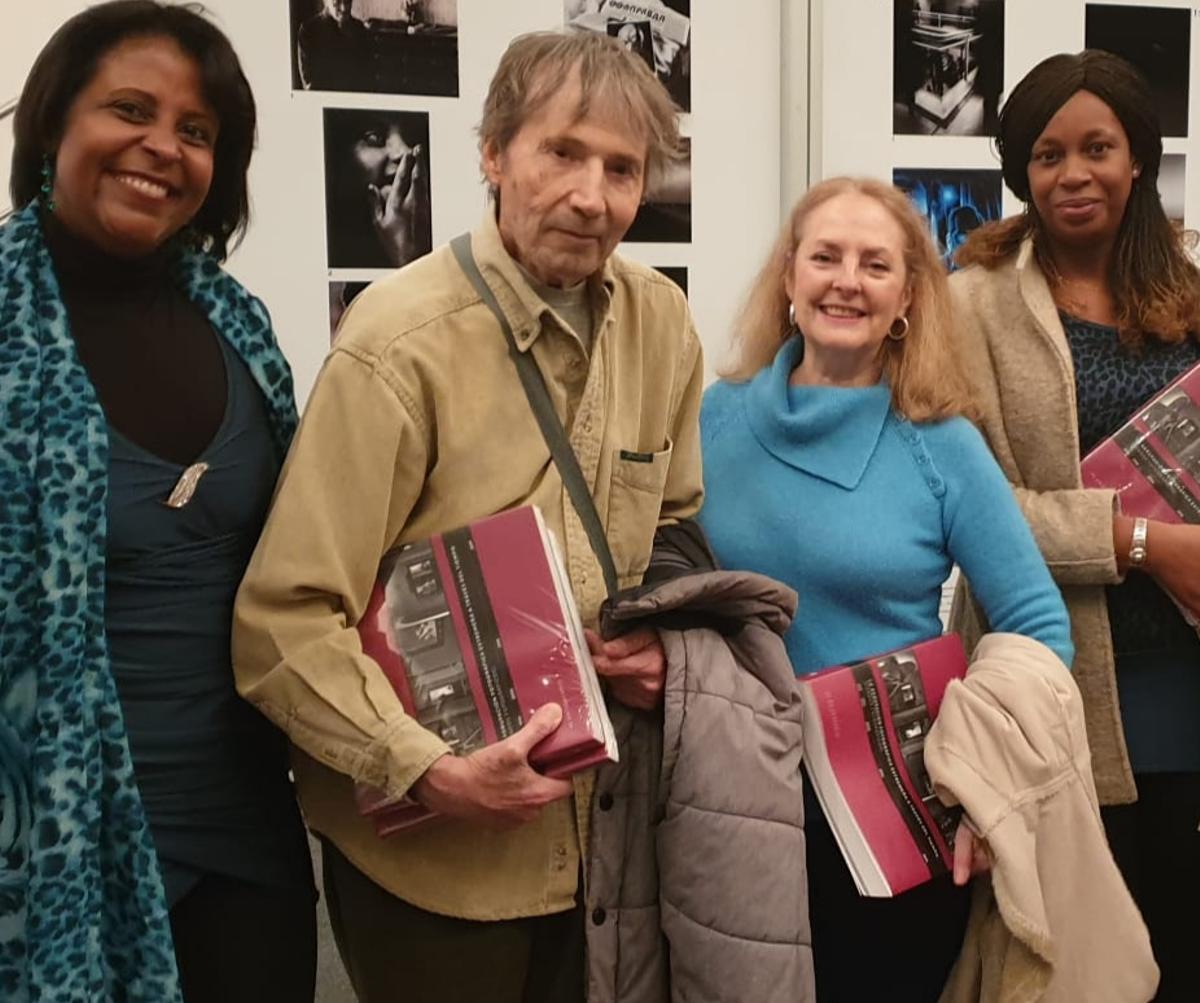 María Gemio junto a otros miembros de la asociación, intercambiando culturas.