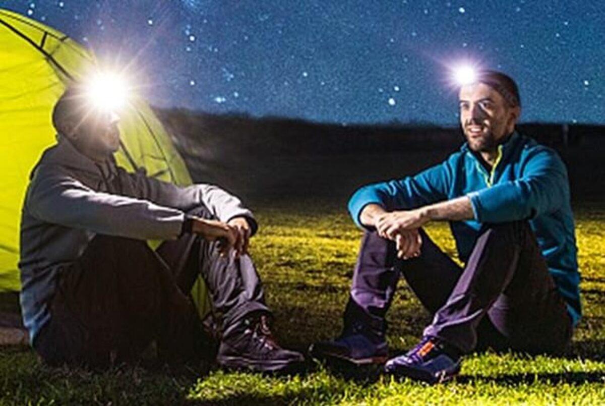 Esta linterna te hará disfrutar de las noches en medio del campo.