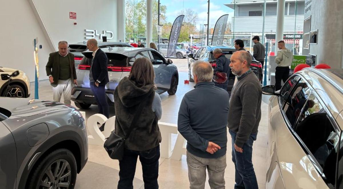 Presentación del nuevo modelo BYD ATTO 2 DM-i en el espacio BYD Caetano de Sevilla