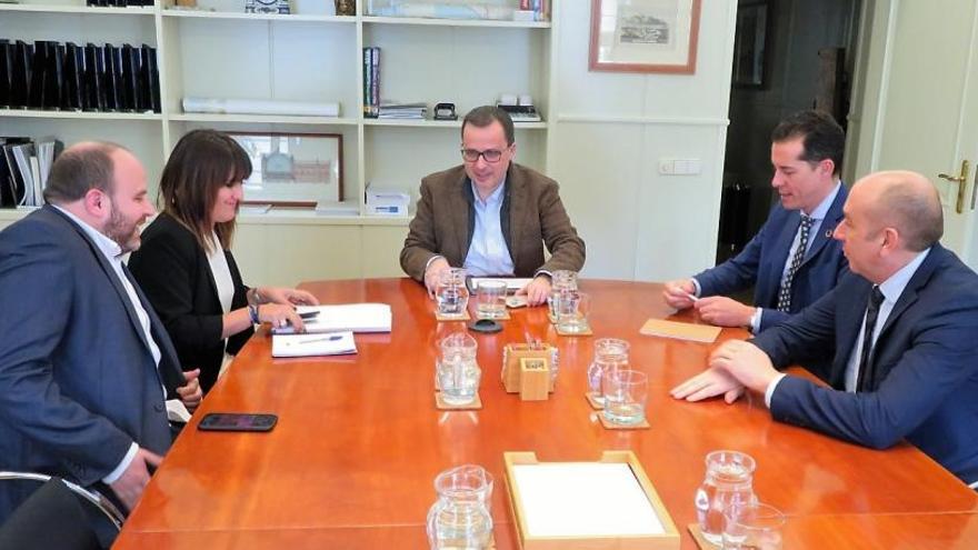 Un momento de la reunión en las instalaciones del Ministerio del Fomento en Madrid