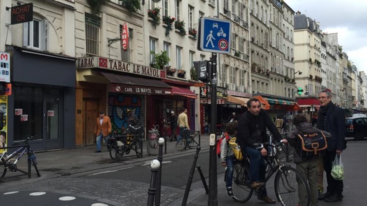 París intenta recuperar el pulso tras los atentados del viernes.