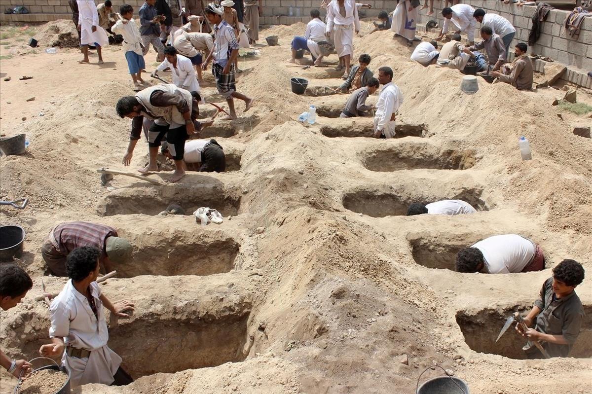 zentauroepp44612544 yemenis dig graves for children  who where killed when their180810185628