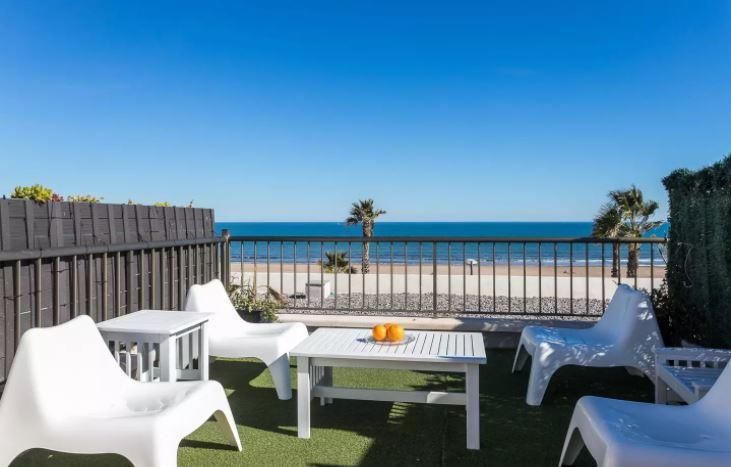 Apartamento en la playa de la Patacona. 119€ por noche.