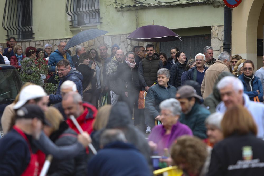 Reparto de calderas en Albalat dels Tarongers en día de su patrona.