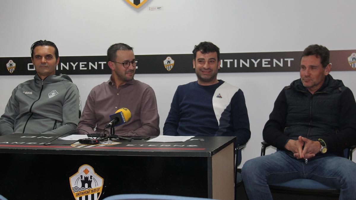 Firma del convenio entre los dos clubes de Ontinyent.