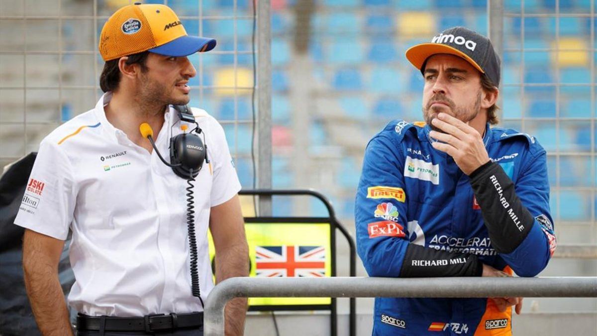 Alonso, con Carlos Sainz en el test de Bahrein