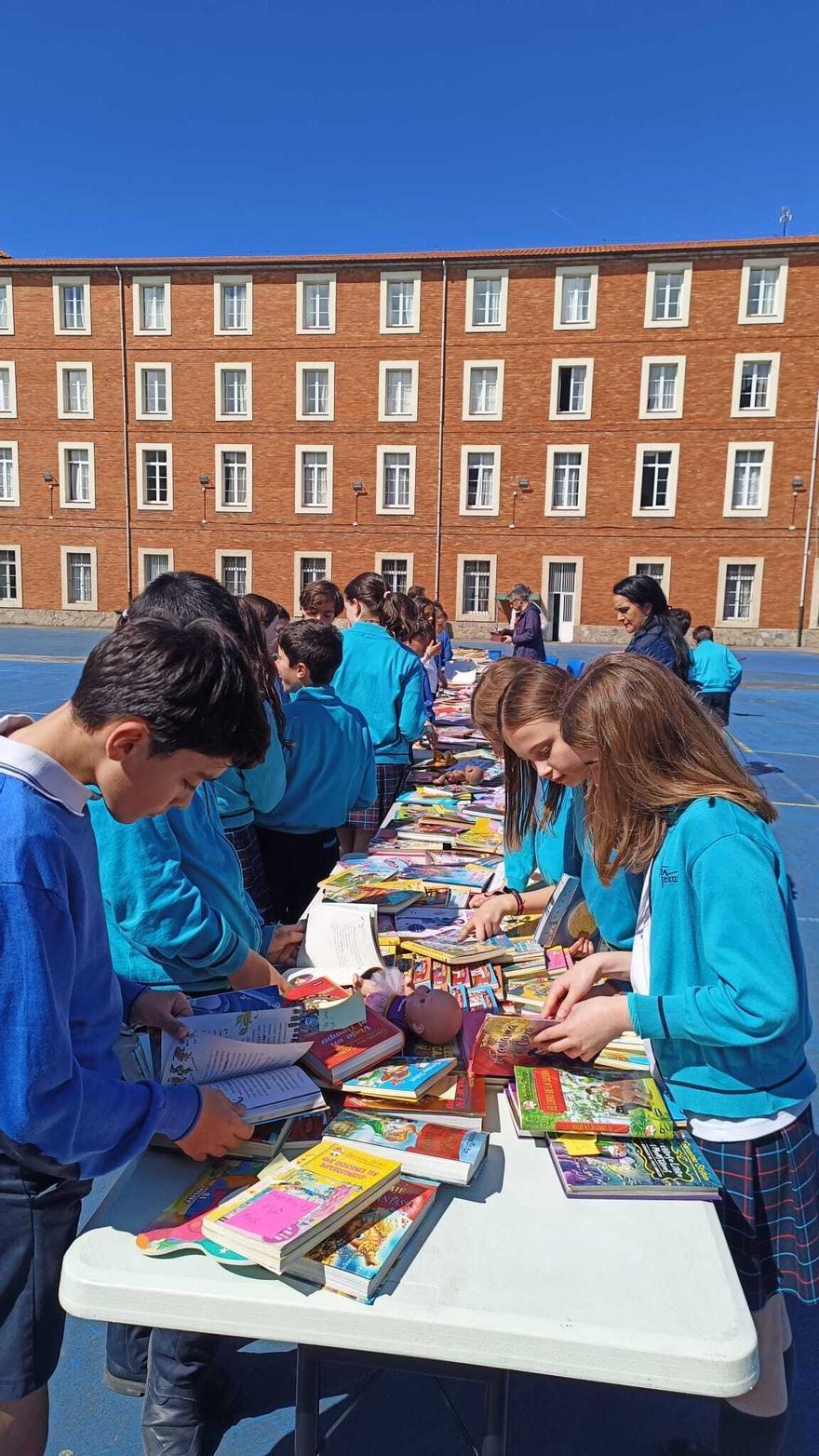 Así fue la celebración del Día del Libro en Gijón (en imágenes)