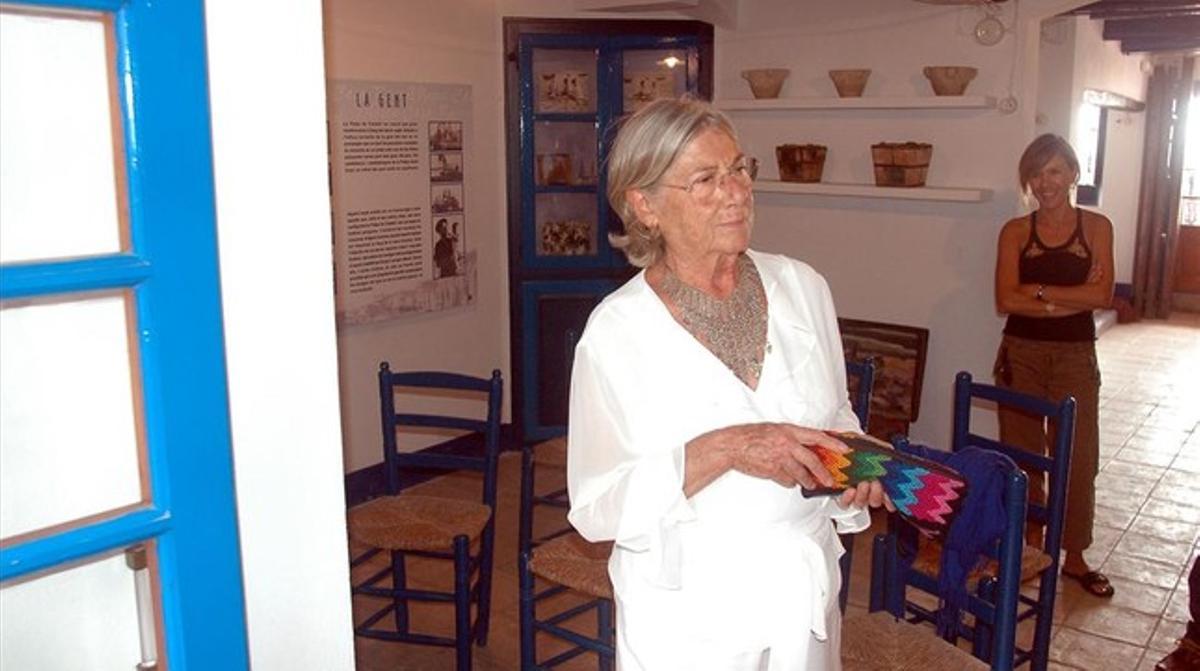 Yvonne Hortet, a la casa-museu de Carlos Barral a Calafell, el 2004. Yvonne Hortet, a la casa-museu de Carlos Barral a Calafell, el 2004.