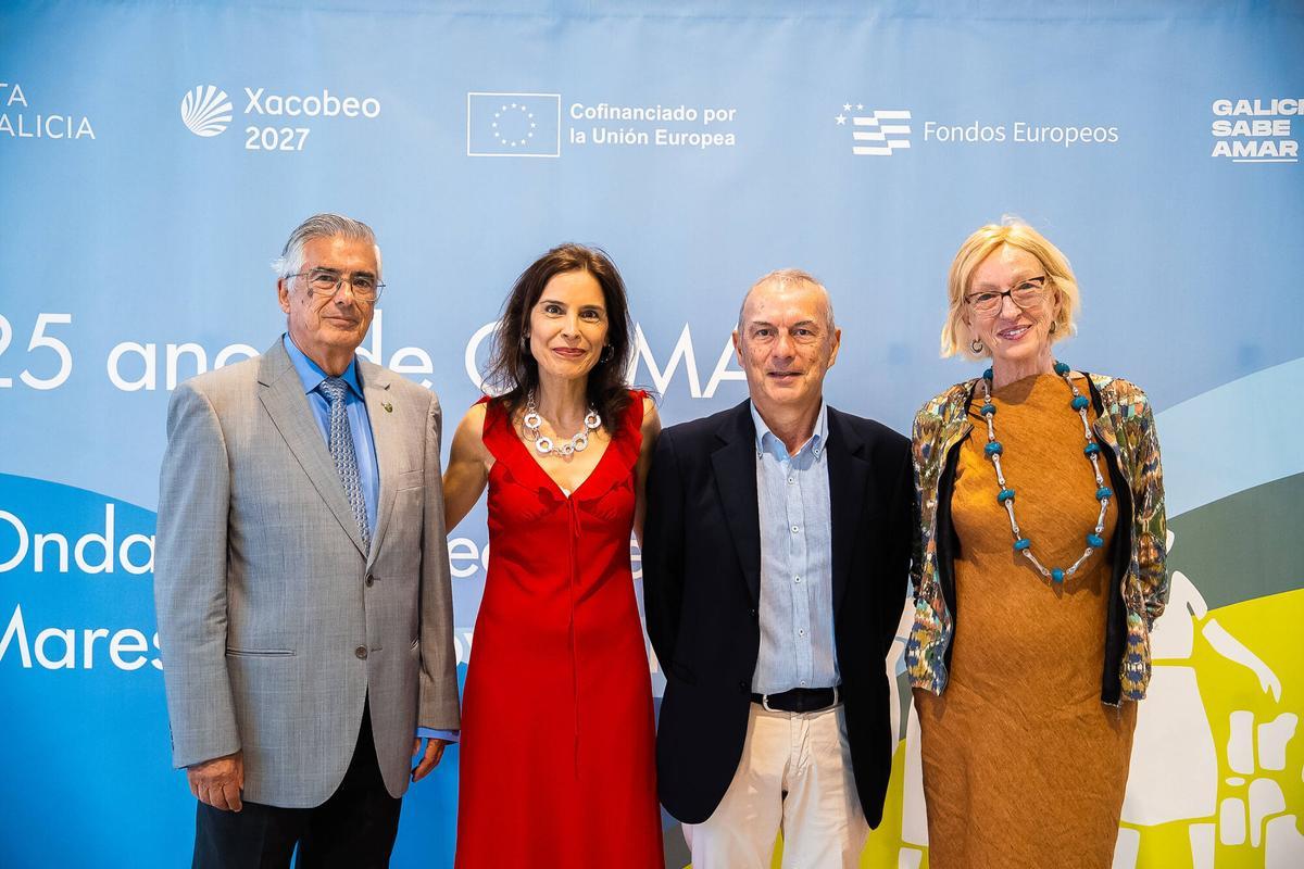 Coctel celebración 25 años de Cetmar. foto con los directores del centro