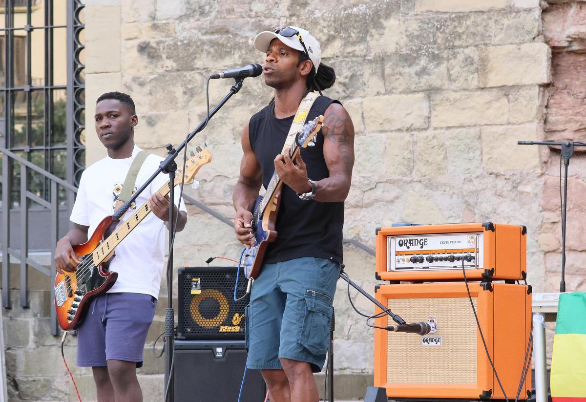 El tastet de Nuff Luv al inici del concert, avui