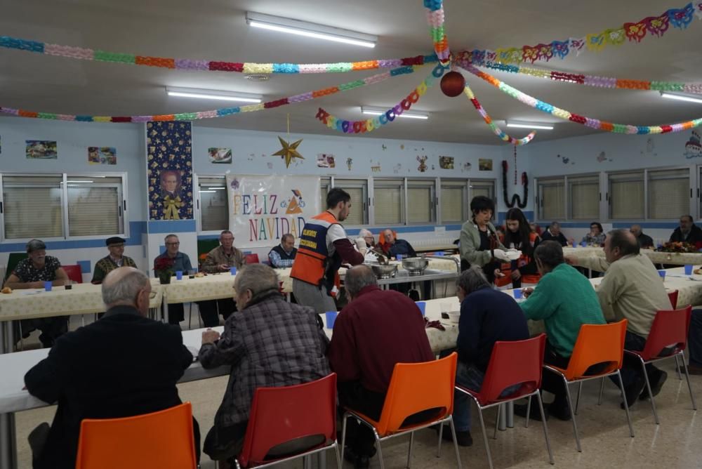 La cena solidaria de Nochebuena, en imágenes.