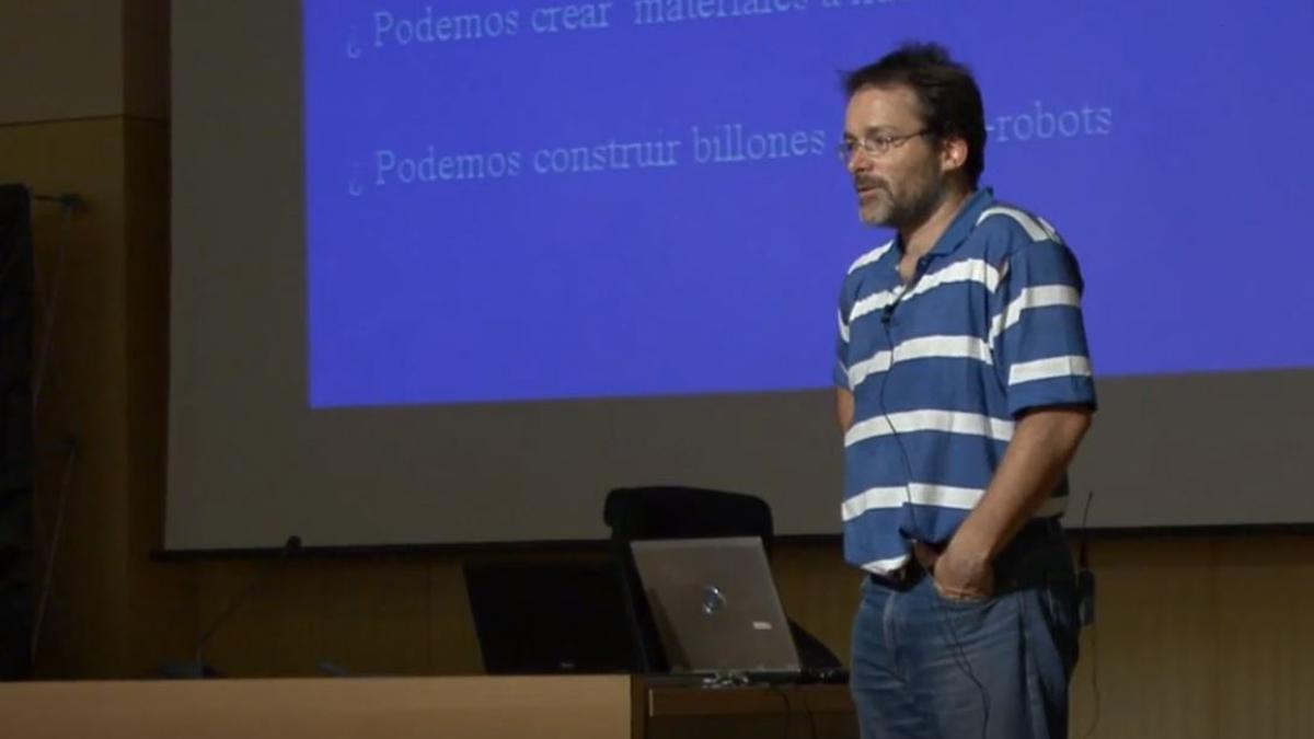 Jaime Colchero, profesor titular Física del Estado Sólido, en una ponencia.