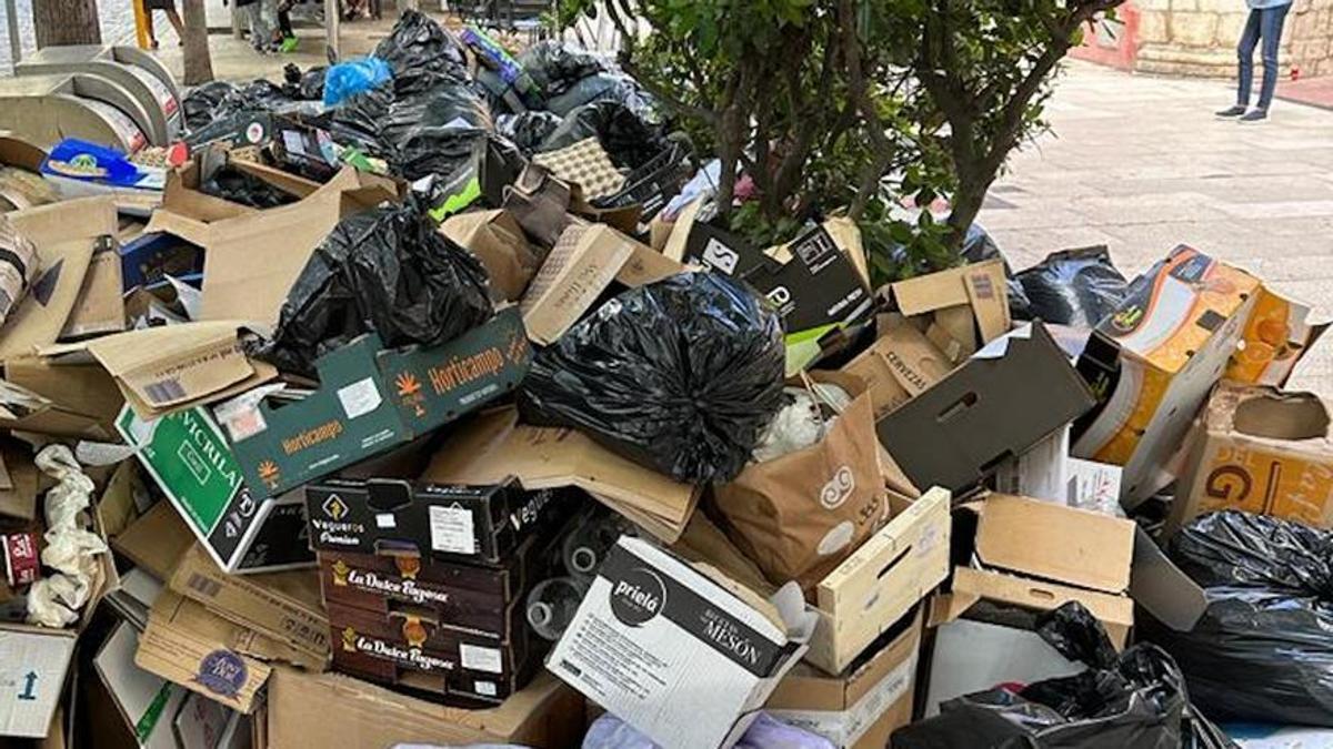 Una imatge de la vaga d'escombraries a Figueres.