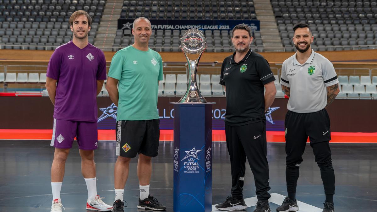 Barrón, Vadillo, Dias y Matos, capitanes y técnicos del Palma Futsal y Sporting, posan con la Champions.