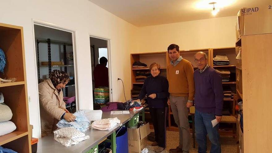 Casares supervisó ayer el nuevo local del Desván Municipal de Lalín sito en las antiguas casas de los maestros del colegio Xesús Golmar.