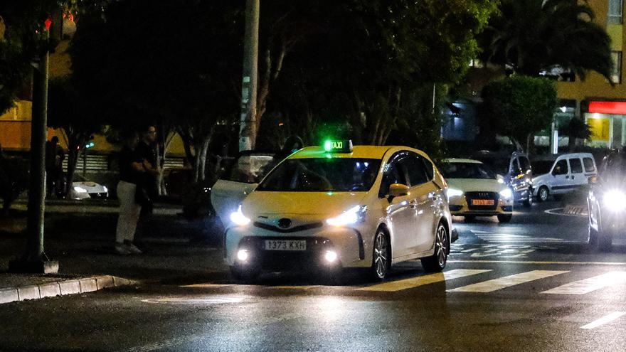 AutaxiGC advierte que la falta de taxis por la noche no se resuelve sin regular el sector