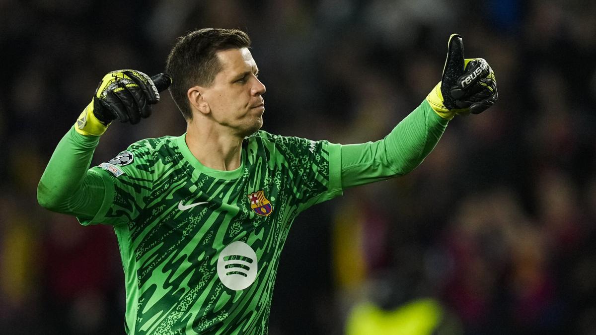 Szczesny defiende la portería del Barça ante el Borussia Dortmund