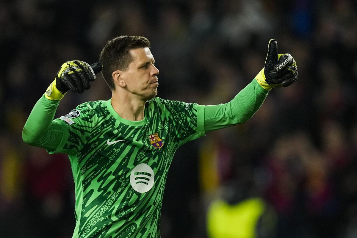 Szczesny defiende la portería del Barça ante el Borussia Dortmund