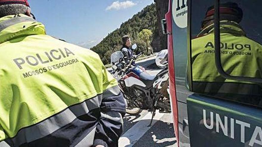 Control dels Mossos d&#039;Esquadra de motocicletes a la carretera BV-1101