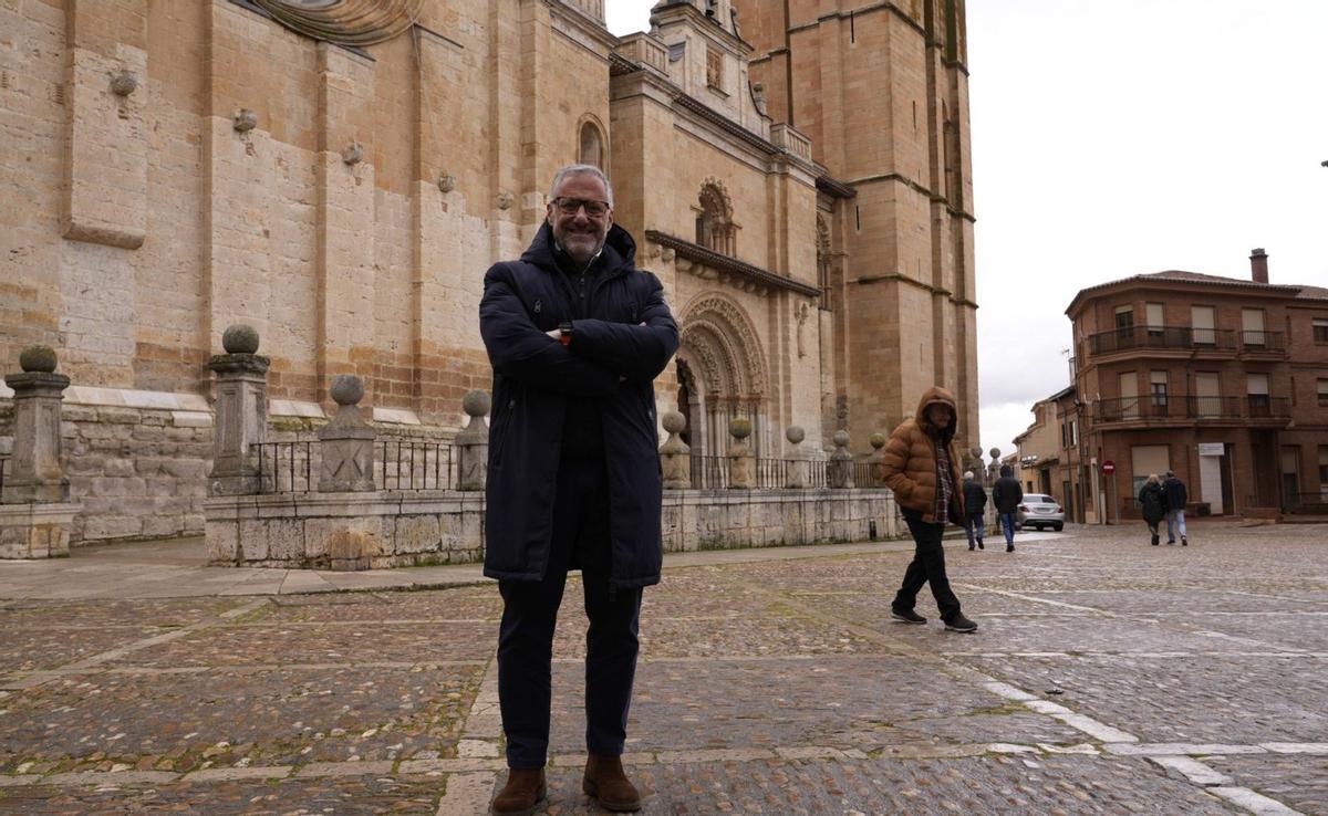 El candidato de Vox a la Presidencia de la Junta de Castilla y León, Carlos Pollán, en Toro. | JOSÉ LUIS FERNÁNDEZ
