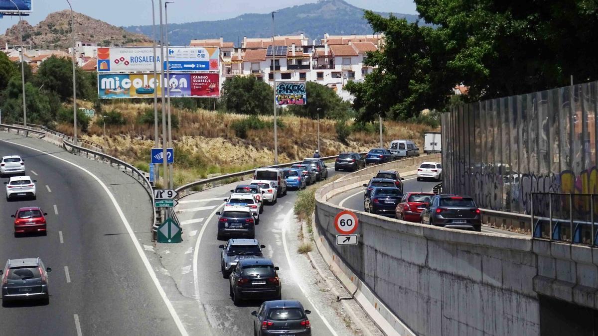 Tráfico intenso en la Avenida valle Inclán de la capital