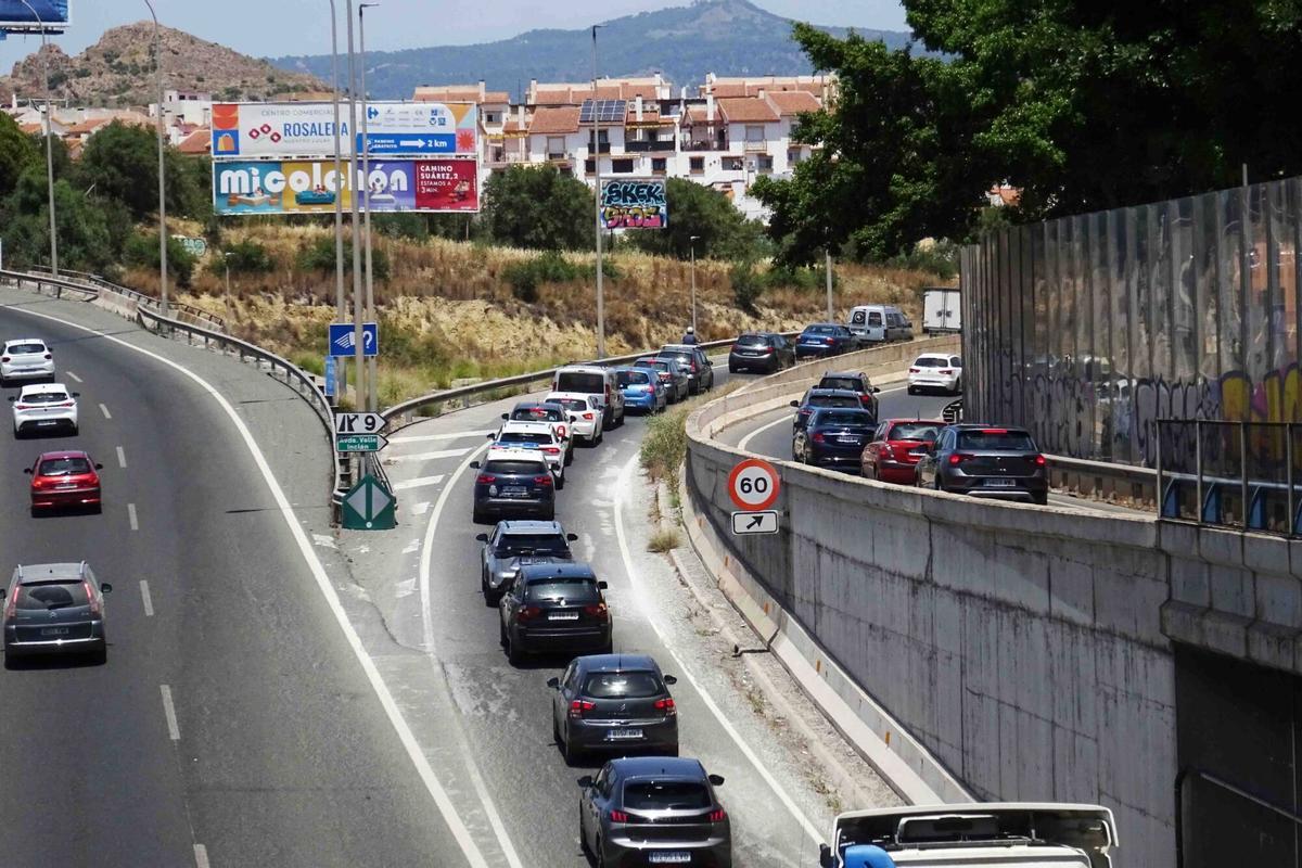 MLG 17-06-20026.-Tráfico intenso en la Avenida valle Inclán de la capital
