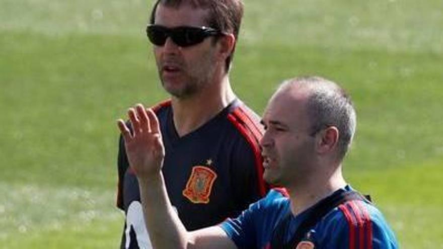 Lopetegui i Iniesta, en un entrenament.