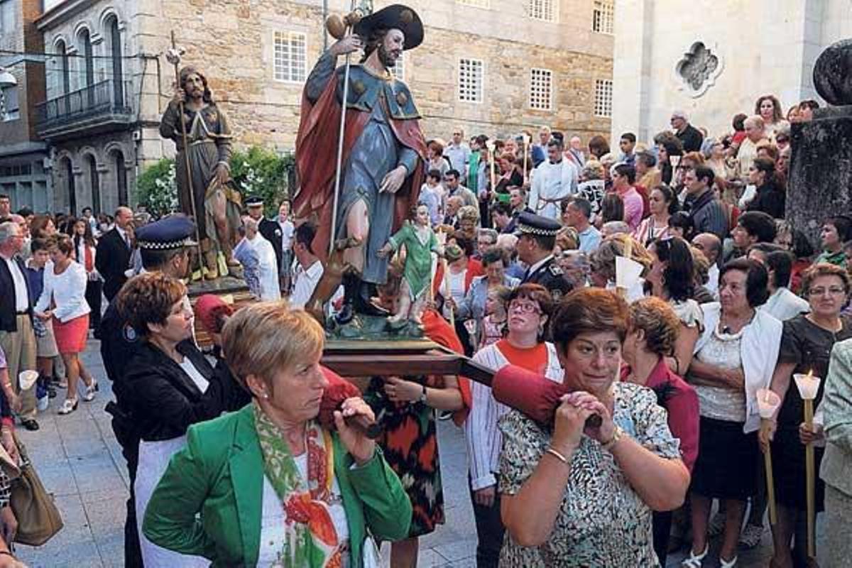 Un momento de la procesión de ayer en honor a San Roque.  // Gustavo Santos